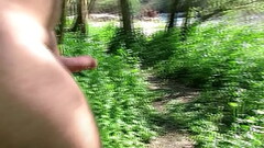 balade nu dans la for&ecirc_ts au bord de l'_eau et masturbation de sexe mou et belle &eacute_re Thumb