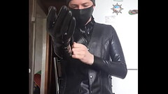 Guy in leather jacket putting gloves Thumb