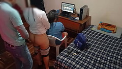 esposa cornuda habla con su amiga mientras yo la follo por atras: mi mujer se esta arreglando el cab Thumb
